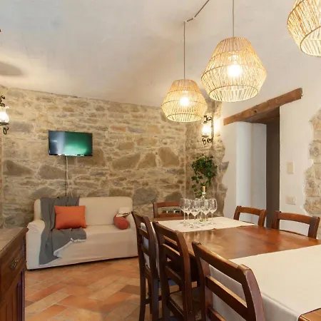 La Ginestra Con Piscina Privata ウンベルティデ